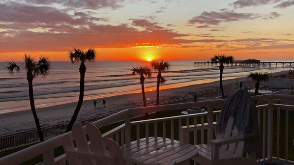 Property grounds - Beautiful Atlantic Ocean beach front condo in sunny Florida! (Daytona Beach Shores)