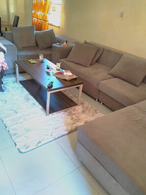 Fernseher, Kamin, DVD-Player, Stereoanlage