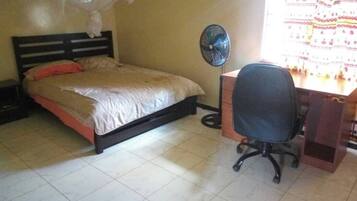 3 makuuhuonetta, silitysrauta/-lauta, ilmainen internet, vuodevaatteet