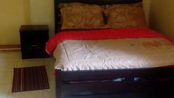 3 makuuhuonetta, silitysrauta/-lauta, ilmainen internet, vuodevaatteet