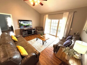 Smart TV, DVD player -  LAKEFRONT AND LAKE VIEW CONDO ON INDIAN POINT WITH BOAT SLIP RENTAL OPTION (Branson)
