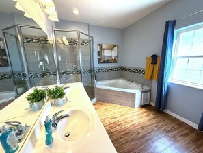 Badewanne, Whirlpool, Haartrockner, Handtücher