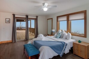 9 bedrooms, iron/ironing board, WiFi, bed sheets - Birch at Lake Bluff Preserve-Spectacular Lake Michigan Views-Sleeps 20 (Frankfort)