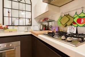 Fridge, microwave, oven, stovetop - LA BELLA SOSTA AL COLOSSEO (Roma)