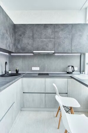 Microwave, cookware/dishes/utensils - Apartment with teracce 130 (28 Pearls) (Odesa)