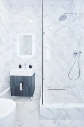 Hair dryer, towels - Apartment with teracce 130 (28 Pearls) (Odesa)