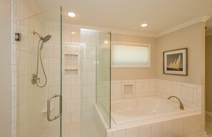Combined shower/bathtub, hair dryer, towels, soap - PERFECT FOR THE MASTERS -  CLOSE TO EVERYTHING AUGUSTA! FOREST HILLS (Augusta)