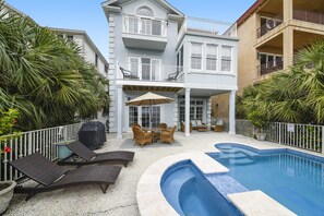 A heated pool - 16 Singleton Shores, OceanViews, Pool, Elevator, Free Golf, Pickleball (Hilton Head)