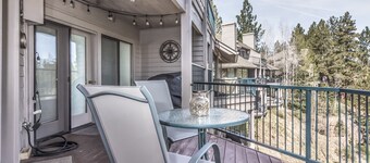 Great condo w/2 decks,  near the slopes - city view (3rd bedroom option)
