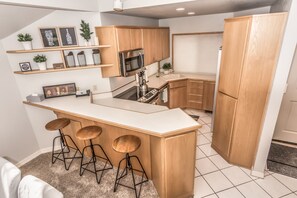 Fridge, microwave, oven, stovetop - Great condo w/2 decks,  near the slopes - city view (3rd bedroom option) (Bend)