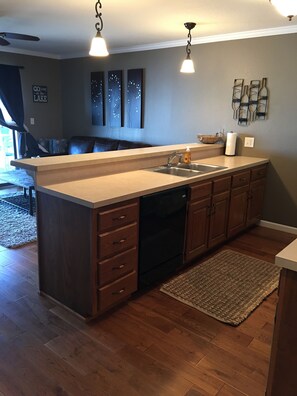 Fridge, microwave, oven, stovetop - Water Front*No Steps Entry*1 Bed/1Bath Condo*Sleeps 4*Boat Slip Available (Osage Beach)
