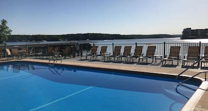 Condominio frente al agua recién remodelado-hermosa * 1 cama / 1 baño * Capacidad para 4 personas * No hay pasos de entrada