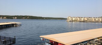 Nyligen ombyggd-Vacker Water Front Condo * 1 Bed / 1Bath * 4 sovplatser * Inga steg inresa
