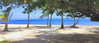 Breeze On Inn at Sugar Beach - SUMMER SPECIAL - only 195.00 per night !