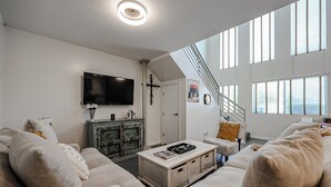TV, DVD player, books, video library - Beautiful Condo  with a rooftop in the heart of Old town Scottsdale. (Scottsdale)