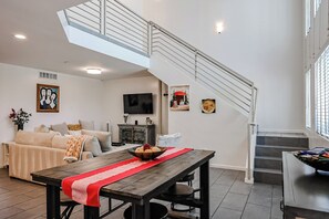 Dining - Beautiful Condo  with a rooftop in the heart of Old town Scottsdale. (Scottsdale)