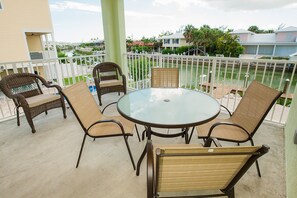 Outdoor dining - 4 Bedroom 3 Full Bath Home on Canal in Marathon w/Private 35 foot dock (Marathon)