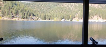 Hook, Wine & Sinker Escape
Deer Lake Waterfront