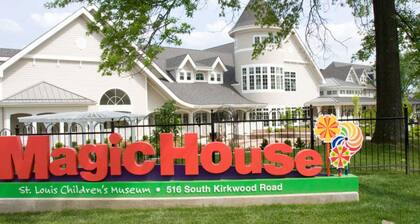 Pretty *3BDR/2Bath Home* in a Good Area Next to Parks & Close to Downtown!