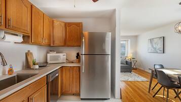 Refrigerador, microondas, horno, placa de cocina