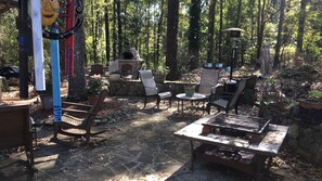 Property grounds - Queen Bed in Farmhouse on rural sheep and goat farm (Jefferson)