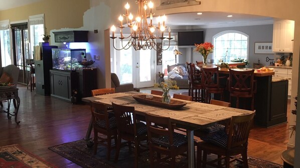 Dining - Queen Bed in Farmhouse on rural sheep and goat farm (Jefferson)