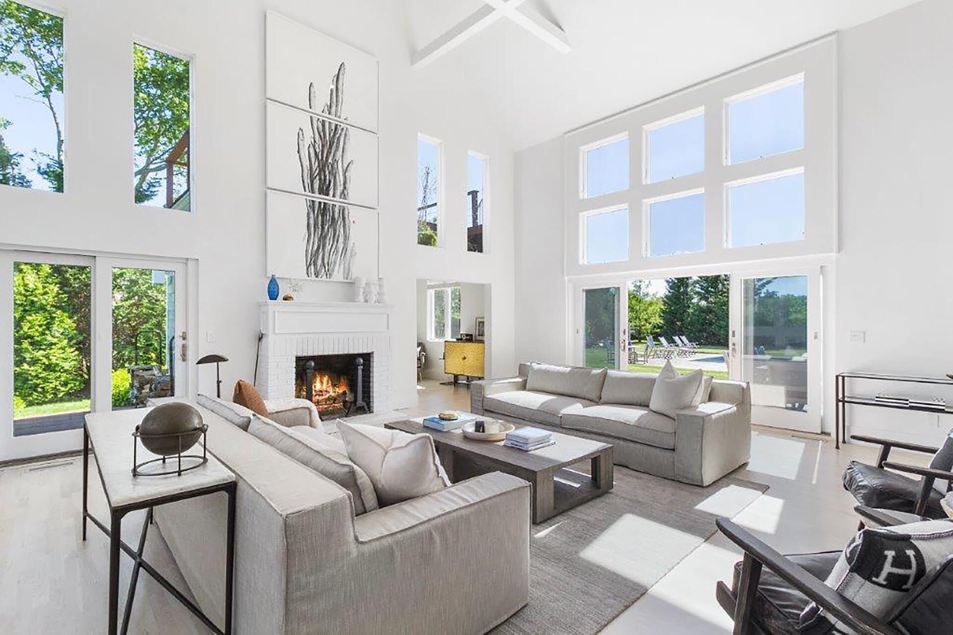 Luxury, amazing sunsets, fireplace, hot tub