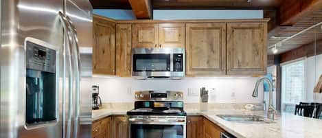 Refrigerador, microondas, horno y parrilla de estufa