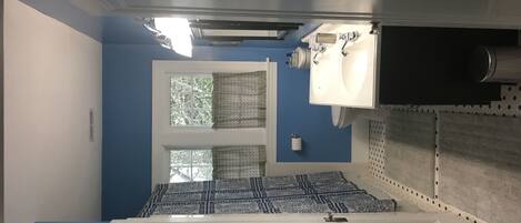 3 bedrooms, iron/ironing board, Internet, bed sheets