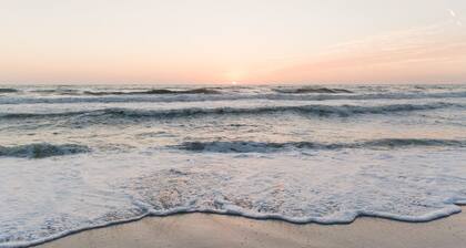 Waterfront Sleeps 8 on the bay Beach-to-Bay private land; Dock-Wildlife-Secluded