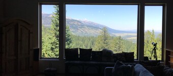 Jackson Hole Cabin with Incredible Views - Hot Tub, Sauna, Private, Sleeps 8