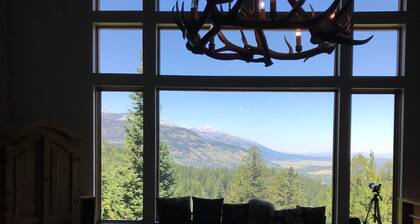 Jackson Hole Cabin with Incredible Views - Hot Tub, Sauna, Private, Sleeps 8