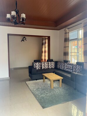 TV - KUNDA GISENYI GUEST HOUSE (Gisenyi)