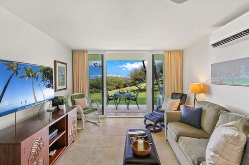 SUMMER SALE! Renovated Condo w AC Near Beach Shops - Keawakapou  208