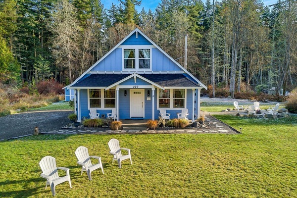 Blue Sea Bungalow provides a beautiful outside space for your San Juan vacation!