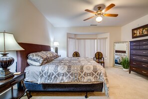 2 Schlafzimmer, Schreibtisch, Bügeleisen/Bügelbrett, Reisekinderbett