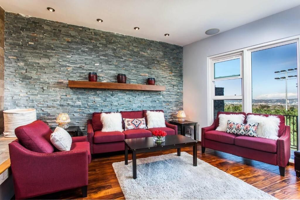 Modern upgraded two level 3B3B Townhouse close to Downtown, Korea town and LAX