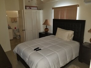 2 Schlafzimmer, Schreibtisch, Bügeleisen/Bügelbrett, kostenloses WLAN