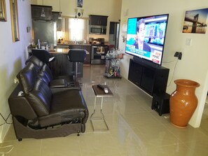 Smart-TV, Kamin, DVD-Player, Musikbibliothek