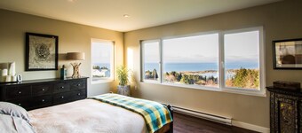 Luxury Hillside Home Overlooking Cabot Links