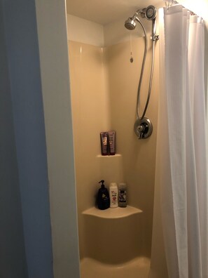 Shower, hair dryer, towels, toilet paper - Private Quiet Clean Beach apartment (Charlestown)