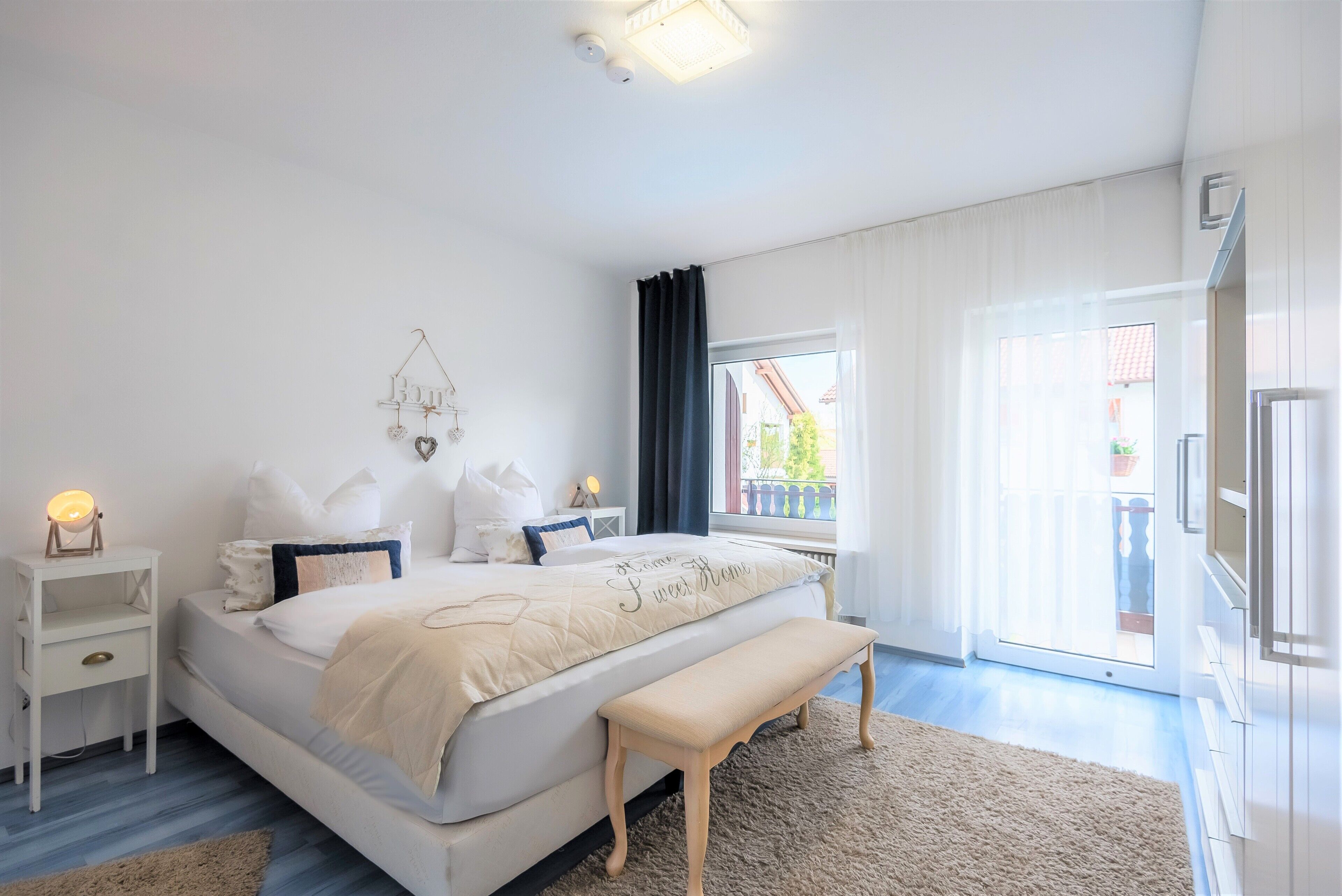 3 dormitoris, escriptori i planxa i posts de planxar 