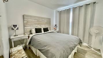 4 Schlafzimmer, Schreibtisch, Bügeleisen/Bügelbrett, kostenloses WLAN