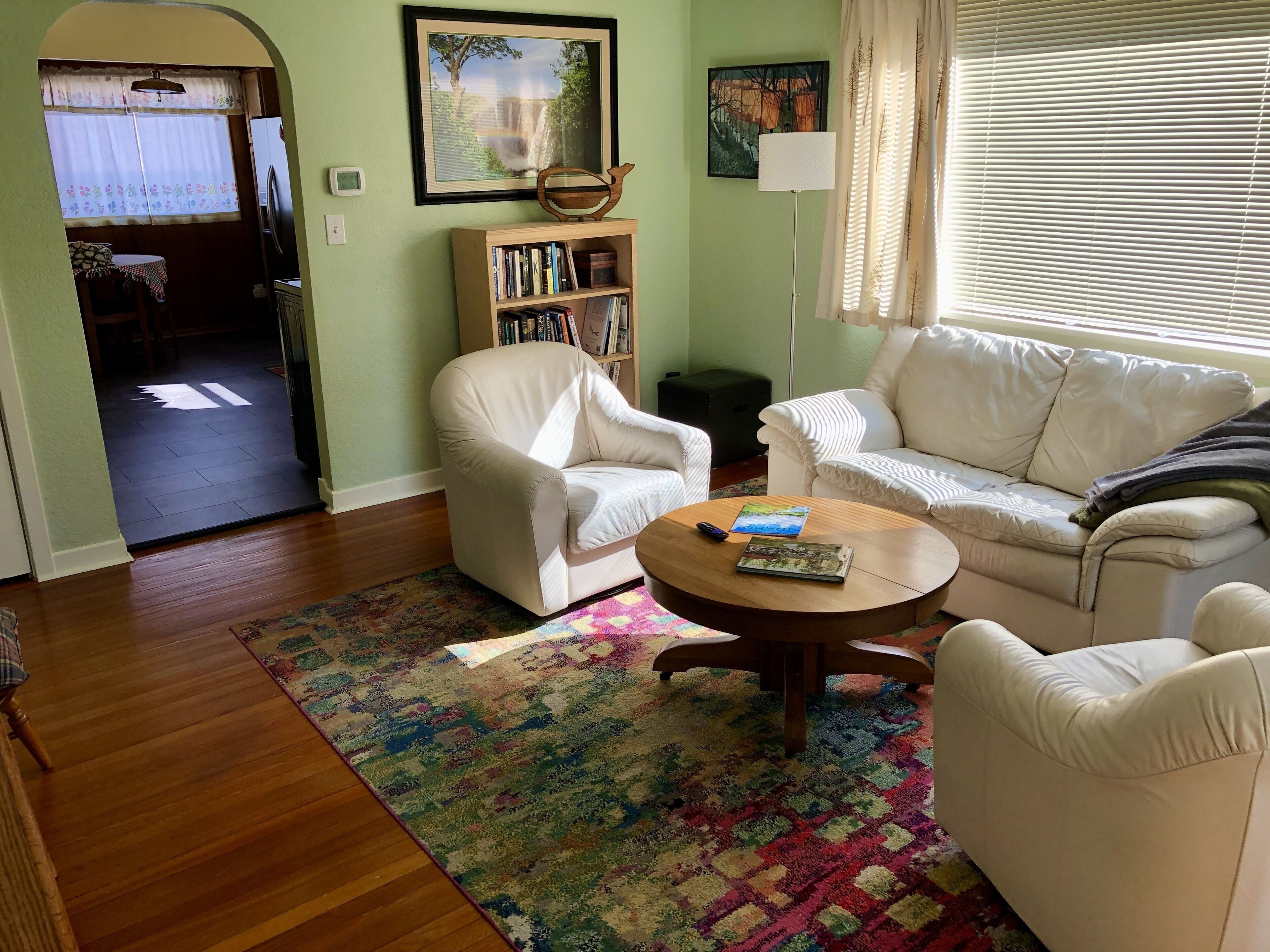 Smart TV, books, stereo