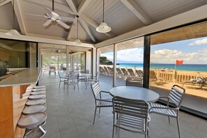 Outdoor dining - Maui Eldorado E104 Spacious 1BD wPool & Exclusive Beach Cabana (Lahaina)