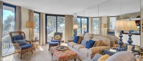 Televisio, pöytätennispöytä, tulostin