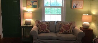 Historic farmhouse D’Mem 7 Min, ❤️1 Pet free 2nd pet considered for fee 