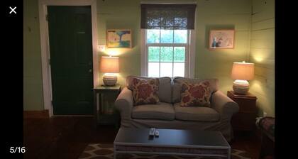 Historic farmhouse D’Mem 7 Min, ❤️1 Pet free 2nd pet considered for fee
