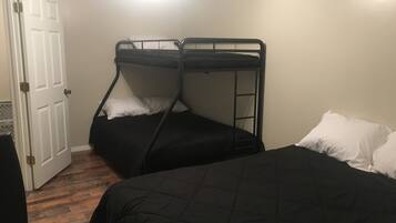2 quartos, ferros/tábuas de passar roupa, Wi-Fi, roupa de cama