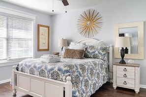3 bedrooms, desk, iron/ironing board, travel cot